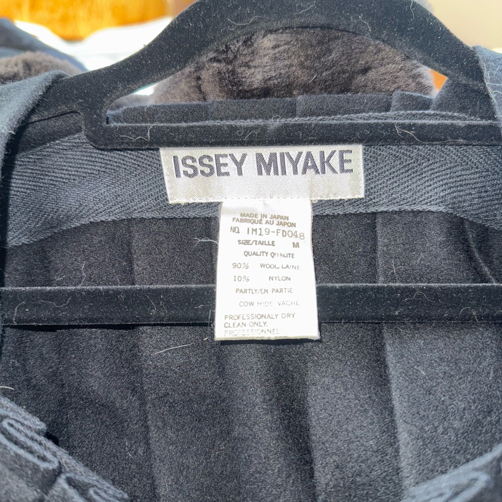 Issey Miyake Black Pleated Jacket - Picture 7 of 8